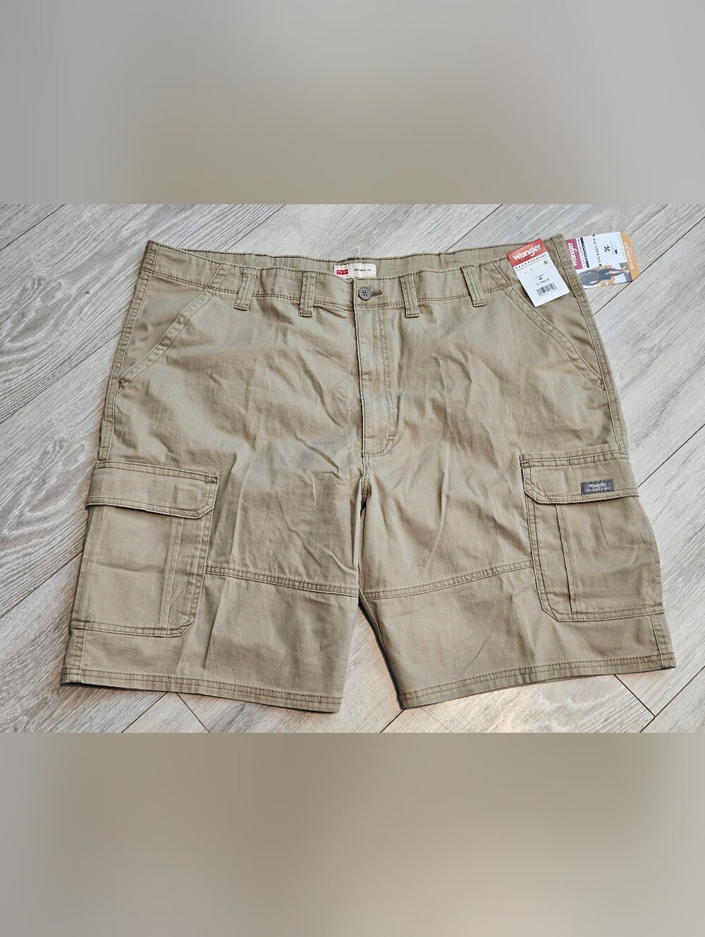 NWT Wrangler Five Star Premium Cargo Shorts Men 46 Khaki Tan Stretch 10" Inseam